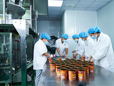 焦点娱乐食品装罐中